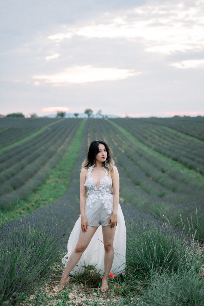 engagement lavender photoshoot in Provence at sunset