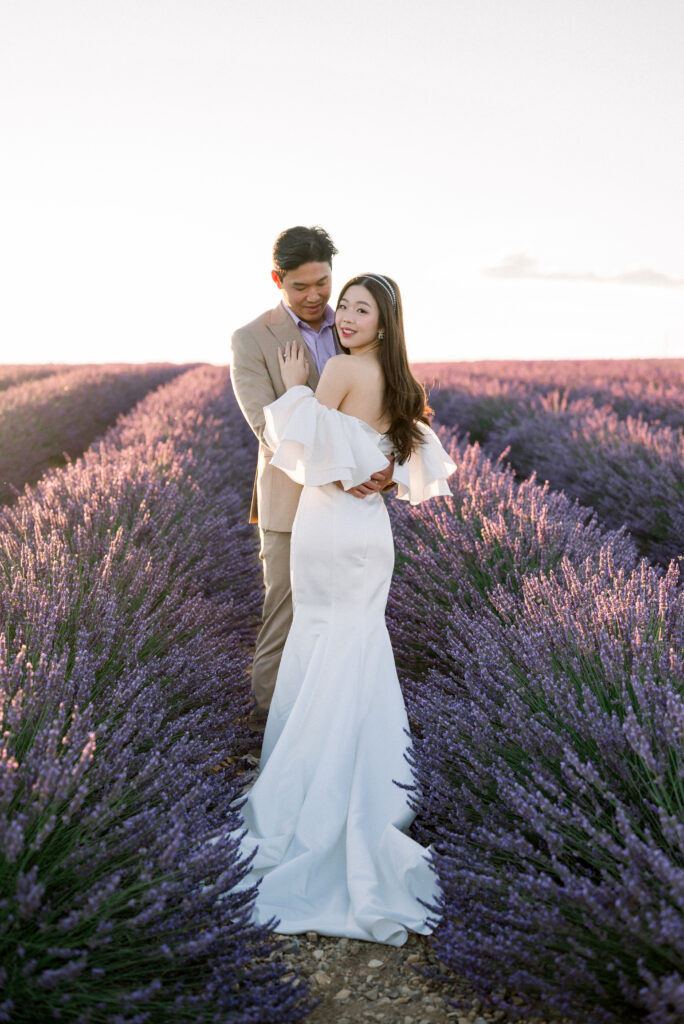 pre wedding lavender photoshoot in Provence at sunset